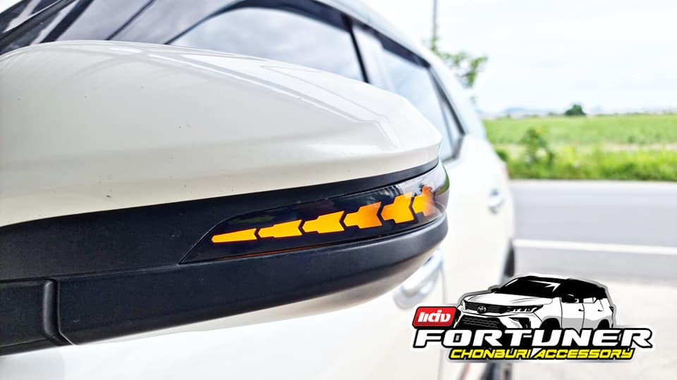 ไฟเลี้ยววิ่งกระจกมองข้าง LED โตโยต้า ฟอร์จูนเนอร์