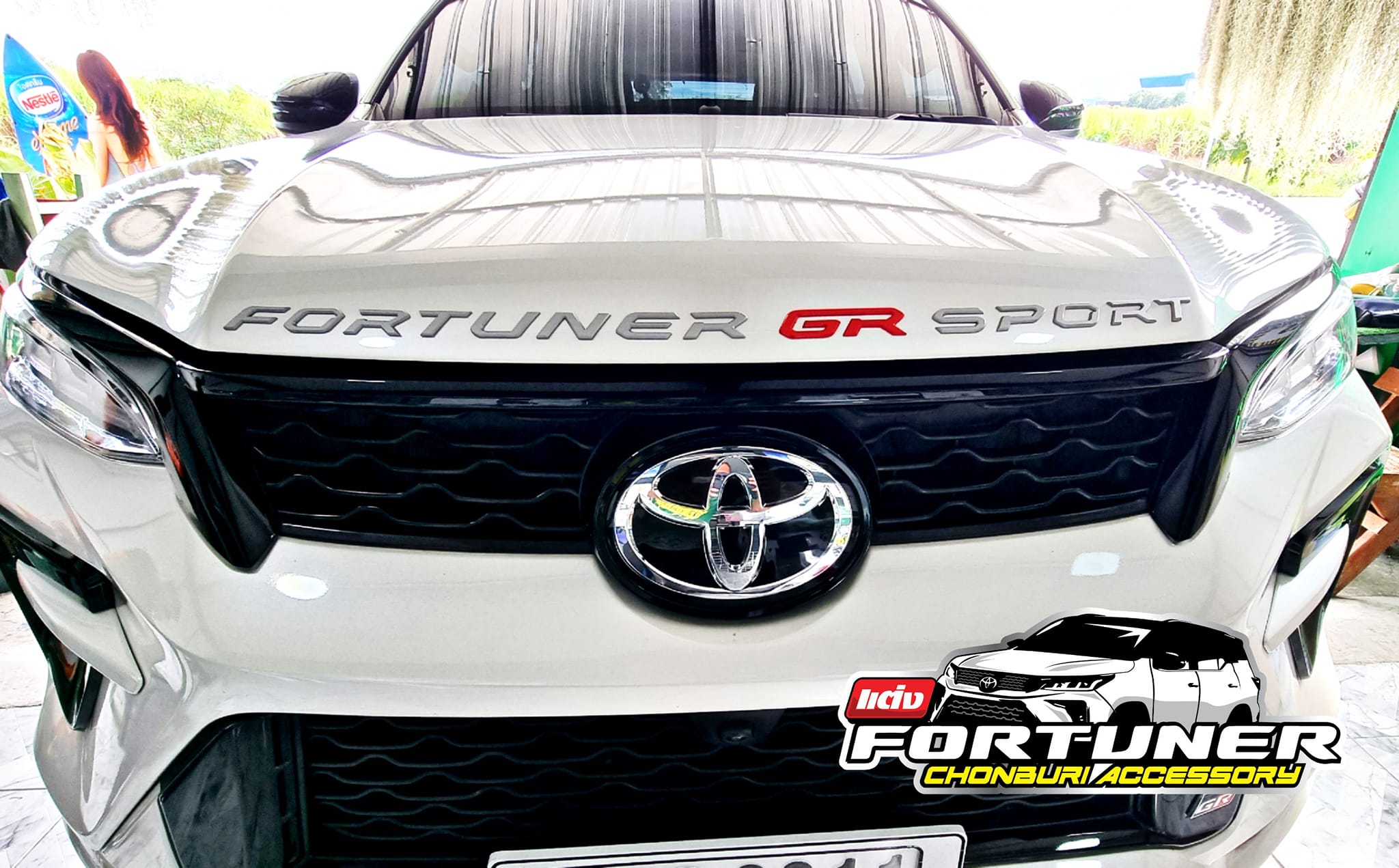 ตัวอักษรฝากระโปรงหน้า GRsport โตโยต้า ฟอร์จูนเนอร์