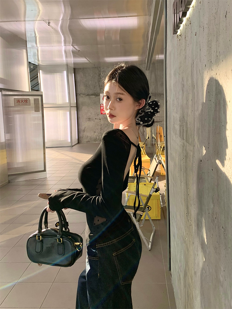 ส่งด่วนในไทย เสื้้อยืดแขนยาว ซีทรูหลัง พร้อมส่ง CN1138