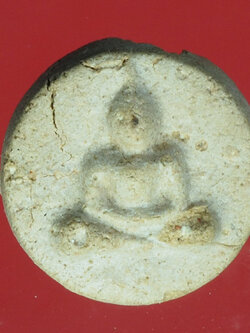 A585 พระจันทรืลอย หลังยันต์ อุ ไม่ทราบอาจารย์ เนื้อผง 3