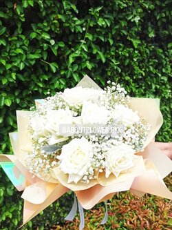 Birthday Medium Bouquet White Rose ช่อดอกกุหลาบ สีขาว คัด Size ช่อ 10 ดอก พร้อมตกแต่ง สามารถเปลี่ยนสีได้