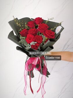 Congratulations Ecuador Rose Bouquet ช่อดอกกุหลาบเอกวาดอร์ สีแดง นำเข้า คัด Size จำนวน 10 ดอก พร้อมตกแต่ง สามารถเปลี่ยนสีได้