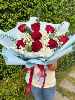 Fresh Flower Valentine Medium Bouquet ดอกกุหลาบ สีแดง นำเข้า คัด Size จำนวน 8 ดอก พร้อมตกแต่ง สามารถเปลี่ยนสีได้