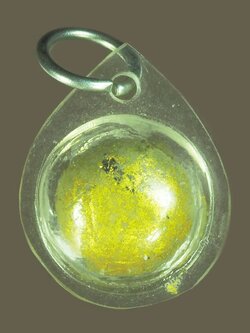 A5668 ลูกอมลงบรอนซ์ เลี่ยมพลาสติกยุคเก่าวินเทจ ไม่ทราบที่และปีสร้าง 12