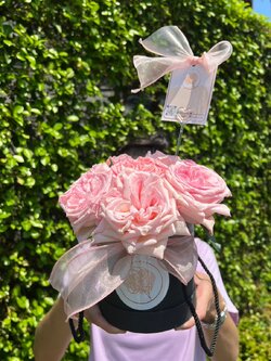 Fresh Flower Rose Box กล่องดอกกุหลาบจีน สีชมพู Size S คัดเกรด จำนวน 9-10 ดอก พร้อมตกแต่ง