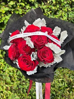 Ecuador Rose Bouquet ช่อดอกกุหลาบเอกวาดอร์ สีแดง นำเข้า คัด Size ช่อกลม จำนวน 10 ดอก พร้อมตกแต่ง สามารถเปลี่ยนสีได้