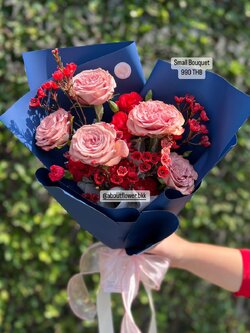 Small Bouquet Spray Rose โทนชมพู-แดง จำนวน 4 ดอก พร้อมตกแต่ง สามารถเปลี่ยนสีได้