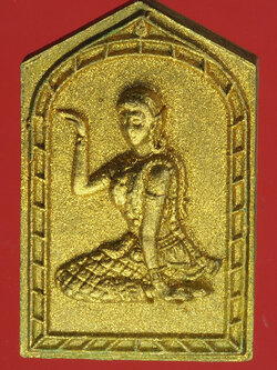 A378 นางกวักหลังยันต์ ลงบรอนซ์ ด้านหลังตอกโค๊ตดอกจันทร์ ไม่ทราบที่และปีสร้าง 9