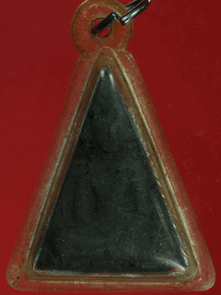 ฺB2857 เหรียญนางพญาเนื้อผงว่าน เลี่ยมพลาสติกเก่า 9