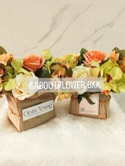 Artificial Flower ดอกไม้ประดิษฐ์ ประดับโต๊ะ โทน เขียว-ส้ม 2 ช่อ พร้อมตกแต่ง สามารถเปลี่ยนสีได้