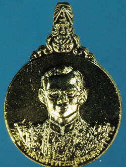 A641 เข็มกลัดในหลวงรัชกาลที่ 9 วันที่ 5 ธันวามหาราช กระหลั่ยทอง 5