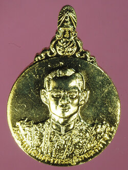 A726 เข็มกลัดในหลวงรัชกาลที่ 9 วันที่ 5 ธันวามหาราช กระหลั่ยทอง 5