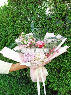 Get Well Soon Medium Bouquet เยี่ยมไข้ ช่อดอกกุหลาบ พร้อม ดอกไฮเดรนเยีย พร้อมตกแต่ง สามารถเปลี่ยนสีได้