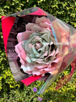 ช่อธนบัตรพับดอกกุหลาบ จำนวน 50 ใบ พร้อมตกแต่ง สามารถเปลี่ยนสีได้