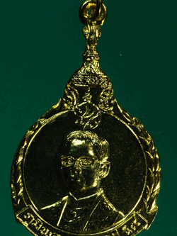 B2579 เหรียญในหลวงรัชกาลที่ 9 5 ธันวามหาราช กระหลั่ยทอง 5