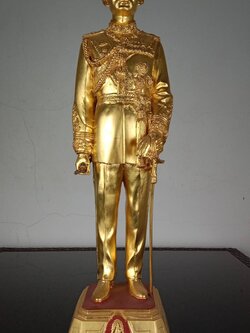 69.พระบรมรูปหล่อโลหะในหลวงรัชกาลที่9 พระบาทสมเด็จพระปรมินทรมหาภูมิพลอดุลยเดช(ทอง)