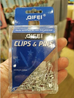 เข็มกลัด ซ่อนปลาย กล่องน้ำเงิน พร้อมส่ง