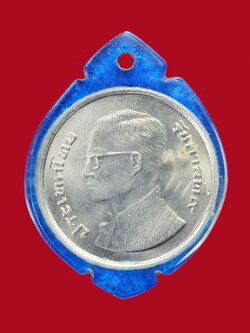 A3107 เหรียญกษาปณ์ในหลวงรัชกาลที่ 9 ราคาหน้าเหรียญ 5 บาท ปี พ.ศ. 2520 เลี่ยมพลาสติก 10.1