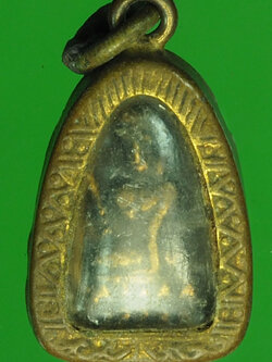 A272 นางกวักหลังยันต์ เลี่ยมกรอบเดิม ไม่ทราบที่และปีสร้าง 12