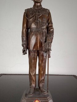 30.พระบรมรูปหล่อโลหะในหลวงรัชกาลที่9 พระบาทสมเด็จพระปรมินทรมหาภูมิพลอดุลยเดช(รมดำ)