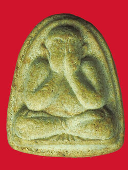 A5588 พระปิดตาหลังยันต์ เนื้อผงน้ำมันเก่า ไม่ทราบที่และปีสร้าง 6