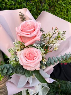 Medium Bouquet Ecuadoe Rose ช่อดอกกุหลาบเอกวาดอร์ สีชมพู นำเข้า คัด Size จำนวน 3 ดอก พร้อมตกแต่ง สามารถเปลี่ยนสีได้