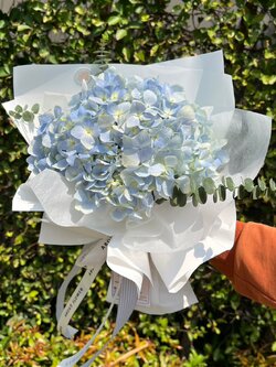 Mini Bouquet ช่อดอกไฮเดรนเยีย สีฟ้า พร้อมตกแต่ง สามารถเปลี่ยนได้