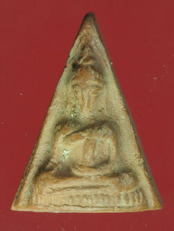 A597 พระนางพญา หลัง วบ ไม่ทราบที่และปีสร้าง เนื้อดิน