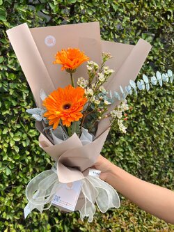 Mini Bouquet ช่อดอก Gerbera สีส้ม จำนวน 2 ดอก พร้อมตกแต่ง สามารถเปลี่ยนสีได้