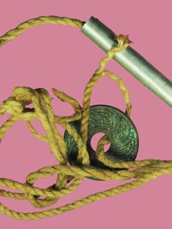 A5779 ตะกรุดอลูมิเนียม พร้อมสตางค์แดง พอมีอายุ ไม่ทราบที่และปีสร้าง 12