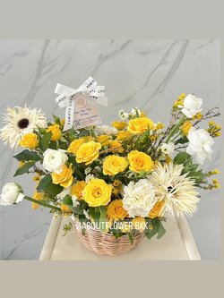 Fresh Flower Basket กล่องดอกไม้สด Style Korea โทนเหลือง พร้อมตกแต่ง สามารถเปลี่ยนสีได้