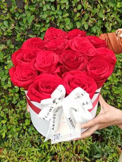 Fresh Flower Rose Box กล่องดอกกุหลาบจีน สีแดง Size M คัดเกรด จำนวน 14 ดอก พร้อมตกแต่ง