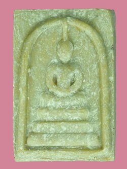 A5574 พระสมเด็จคะแนน 100 ปี วัดพิกุลทอง สิงห์บุรี เนื้อผงน้ำมัน พร้อมกล่องเดิม 82