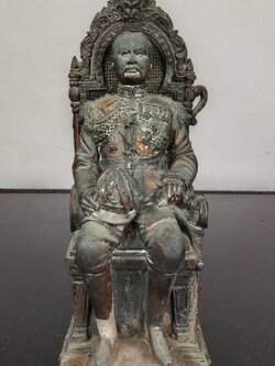 580.พระบรมรูปหล่อในหลวงรัชกาลที่ 5 พระบาทสมเด็จพระปรมินทรมหาจุฬาลงกรณ์ พระจุลจอมเกล้าเจ้าอยู่หัว ทรงประทับนั่งบัลลังก์