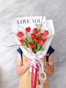 Medium Tulip Bouquet ช่อดอกทิวลิป สีแดง จำนวน 12 ดอก พร้อมตกแต่ง สามารถเปลี่ยนสีได้