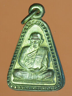 A147 เหรียญจอบ หลวงพ่อเงิน หลัง น พิจิตร 53