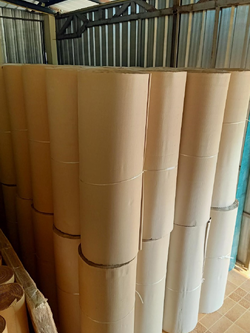 กระดาษลูกฟูก 2 ชั้น (Single Face) หน้ากว้าง 48" น้ำหนัก 25 กก./ม้วน ยาว 50 ม ราคา 25 บาท/กก