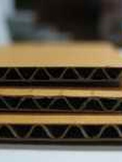 กระดาษลูกฟูก 3 ชั้น,กระดาษทำกล่อง ขนาด 120x120 cm กระดาษ i125/m ราคา 50 บาท/แผ่น บรรจุ 10 แผ่น/แพ็ค