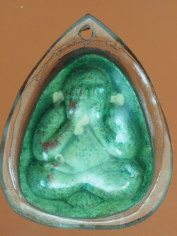 A148 พระปิดตาหลังยันต์ ไม่ทราบที่และปีสร้าง เลี่ยมพลาสติกเก่า 6