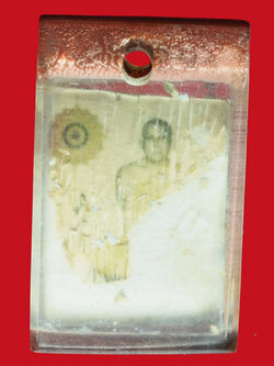 A912 รูปถ่ายไม่ทราบอาจารย์ หลังยันต์แดง เลี่ยมพลาสติกเก่า 4