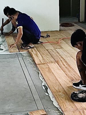 ช่างปูพื้นไม้ปาร์เก้