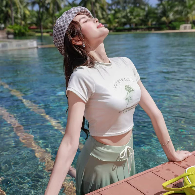 ชุดว่ายน้ำ เซท กระโปรง+เสื้อ สไตล์เกาหลี รหัส SW