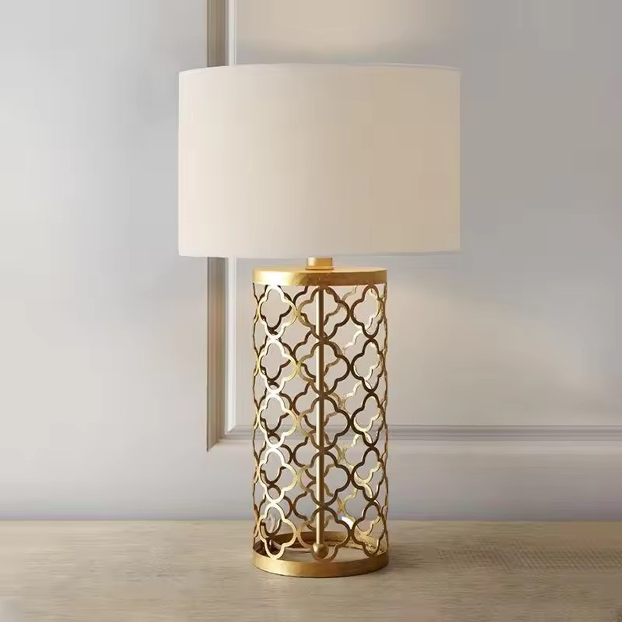 โคมไฟตั้งโต๊ะ Luxurious Table lamp Metal Gold + Fabric White LED E27X1 IP20