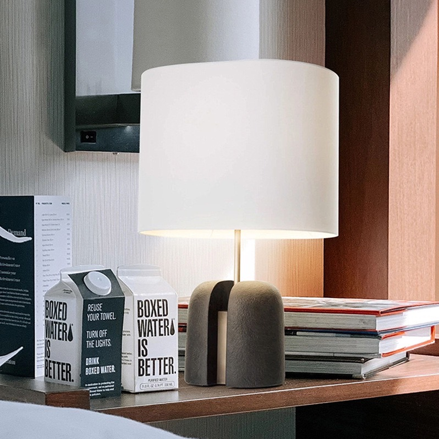 โคมไฟตั้งโต๊ะ สไตล์นอร์ดิก Nordic style table lamp Resin + Hardware + Fabric LED E27x1 IP20