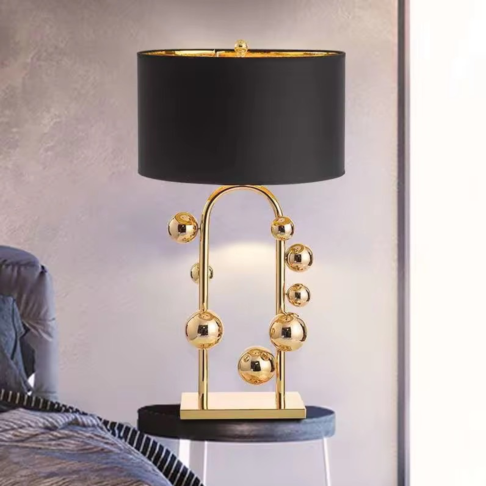 โคมไฟตั้งโต๊ะ Luxurious Table lamp Metal + Fabric LED E27X1 IP20