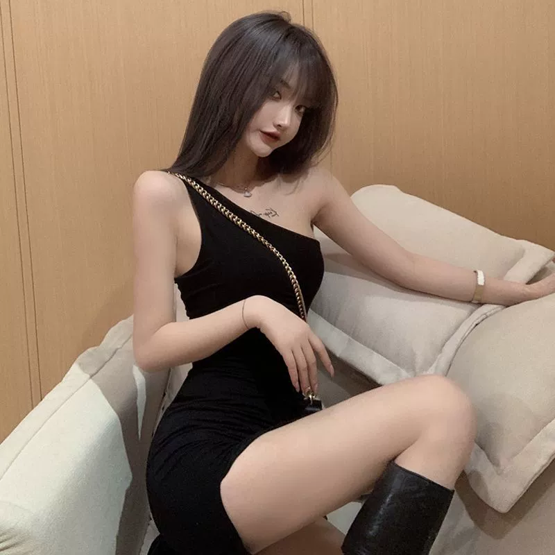 เดรสแขนปาดไหล่ รัดรูปเซ็กซี่ รหัส CN2191