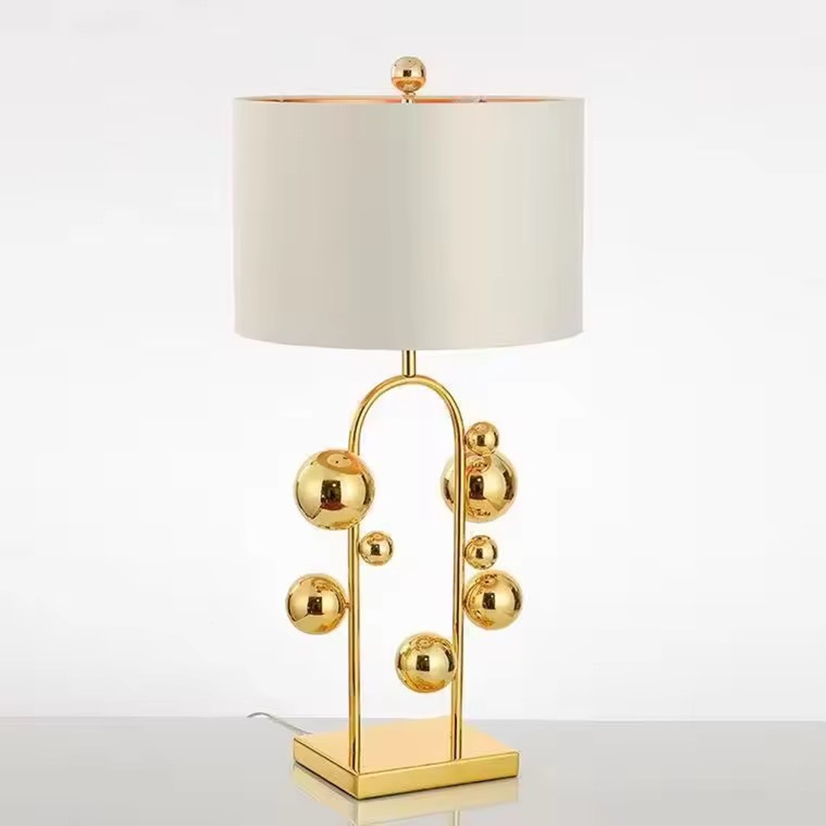 โคมไฟตั้งโต๊ะ Luxurious Table lamp Metal + Fabric LED E27X1 IP20