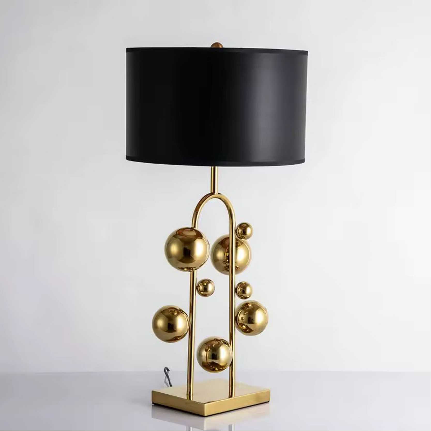 โคมไฟตั้งโต๊ะ Luxurious Table lamp Metal + Fabric LED E27X1 IP20