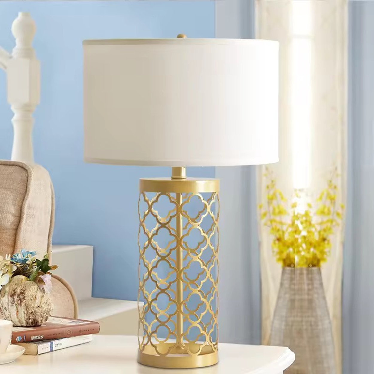 โคมไฟตั้งโต๊ะ Luxurious Table lamp Metal Gold + Fabric White LED E27X1 IP20